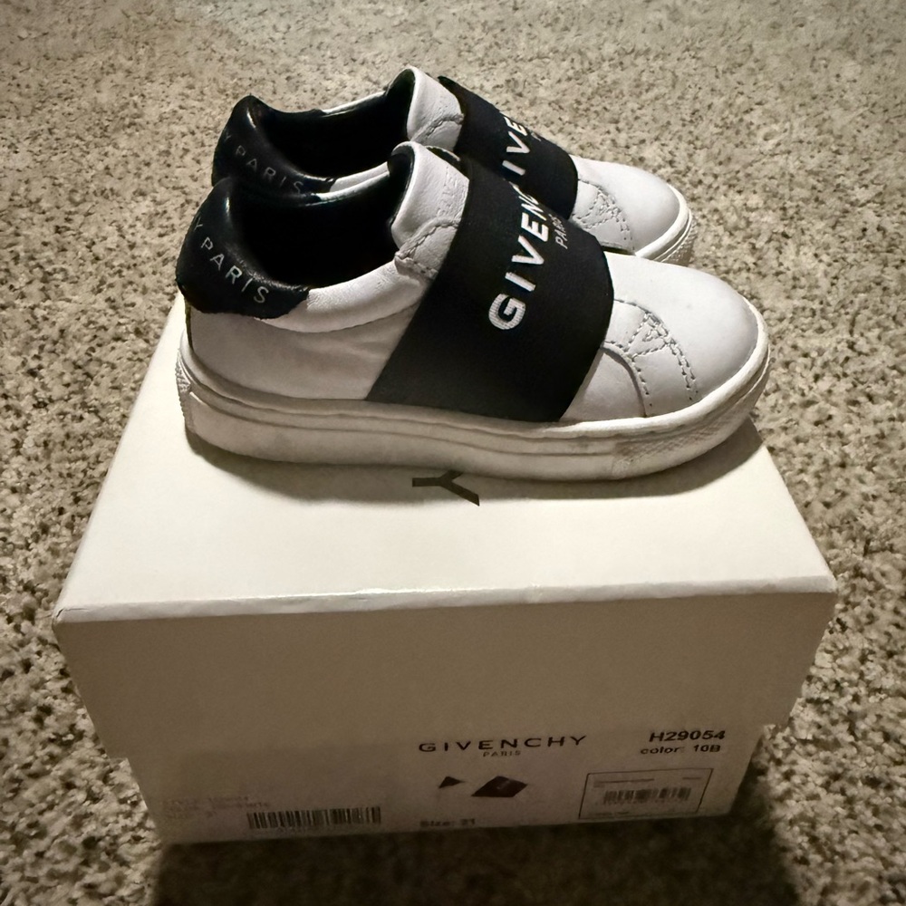 Baby Givenchy Shoes Size 21 (US 5.5)